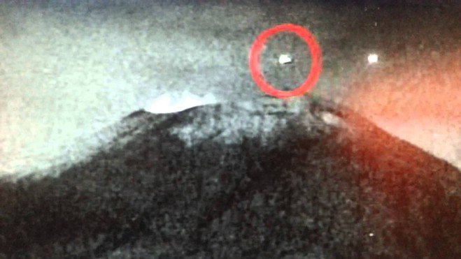 Одно из последних НЛО 2013 года было замечено возле вулкана Попокатепетль ( ...
