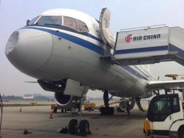 В Китае самолет столкнулся с НЛО, и чуть было не рухнул на землю