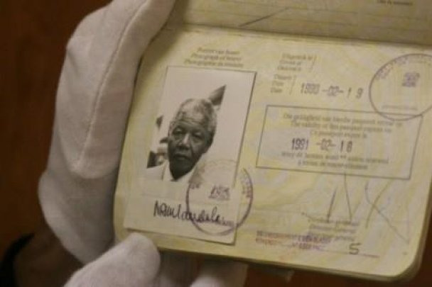 Паспорта гениальных людей двадцатого века (фото)